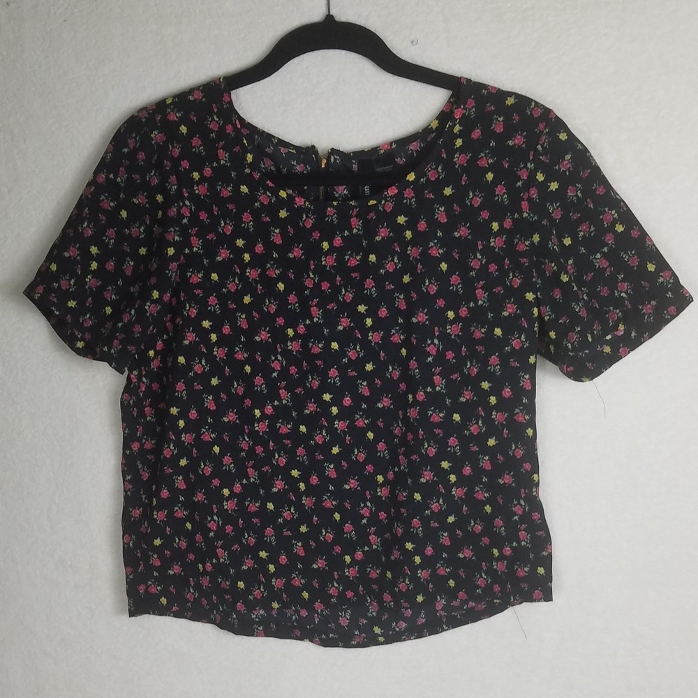 Fun & Flirt Blouse Womens Large Black Floral Excellent Short Sleeve Zip Back